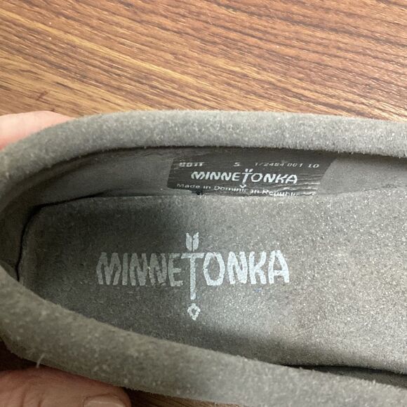 Minnetonka NWOT Women’s Thunderbird II Kilty Moccasin in Grey Suede. Size 5. - Picture 6 of 8